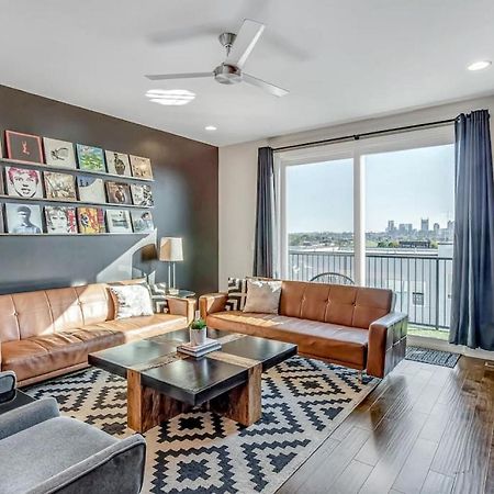 Big New And Modern With Skyline View Mural And Ping Pong Nashville Exterior foto