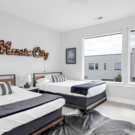 Big New And Modern With Skyline View Mural And Ping Pong Nashville Exterior foto