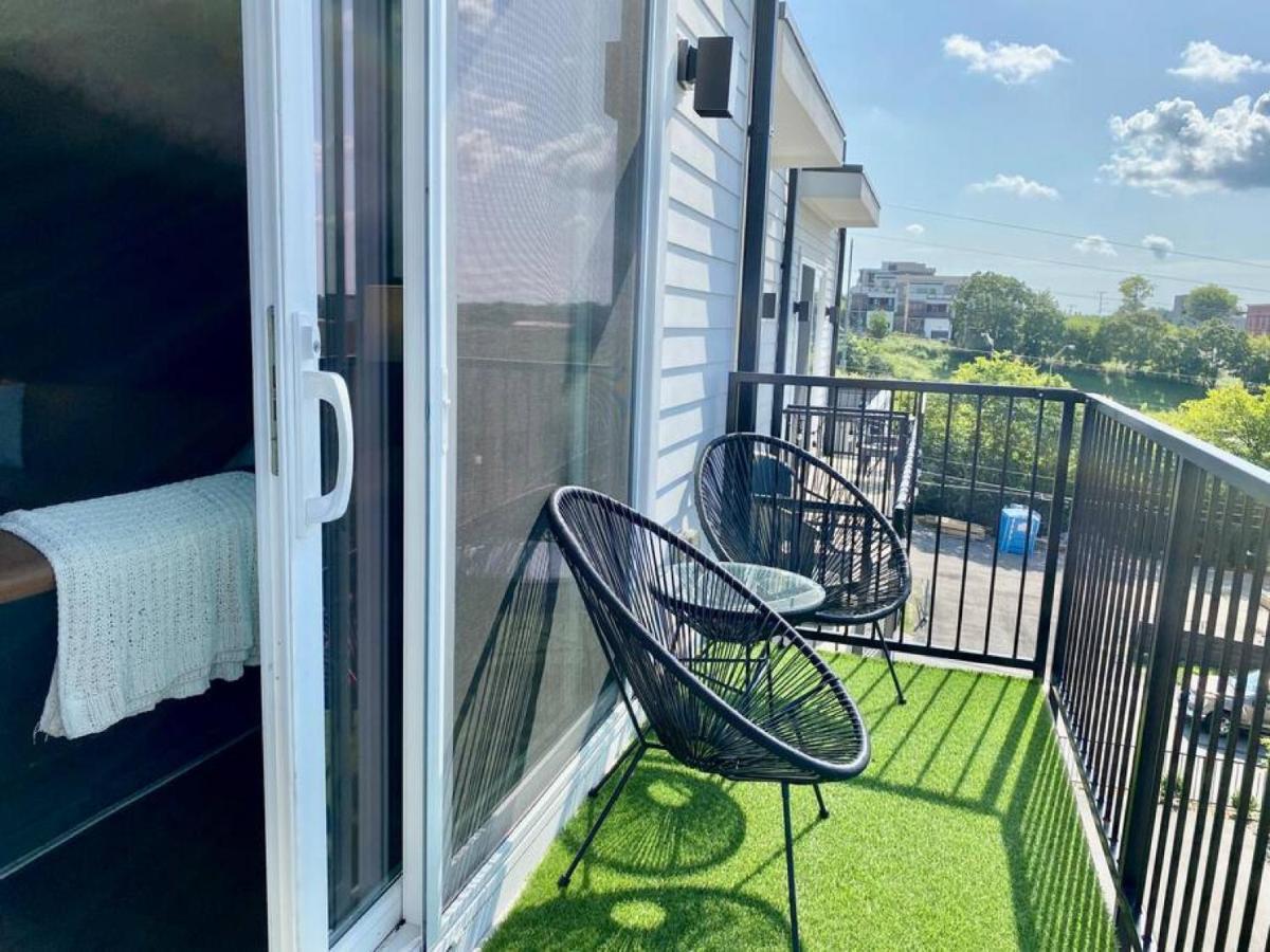 Big New And Modern With Skyline View Mural And Ping Pong Nashville Exterior foto