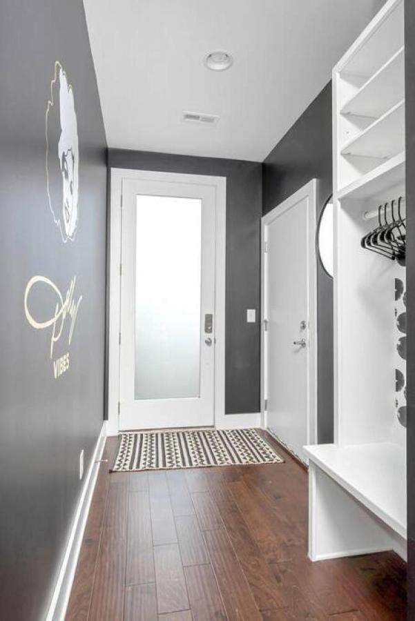 Big New And Modern With Skyline View Mural And Ping Pong Nashville Exterior foto