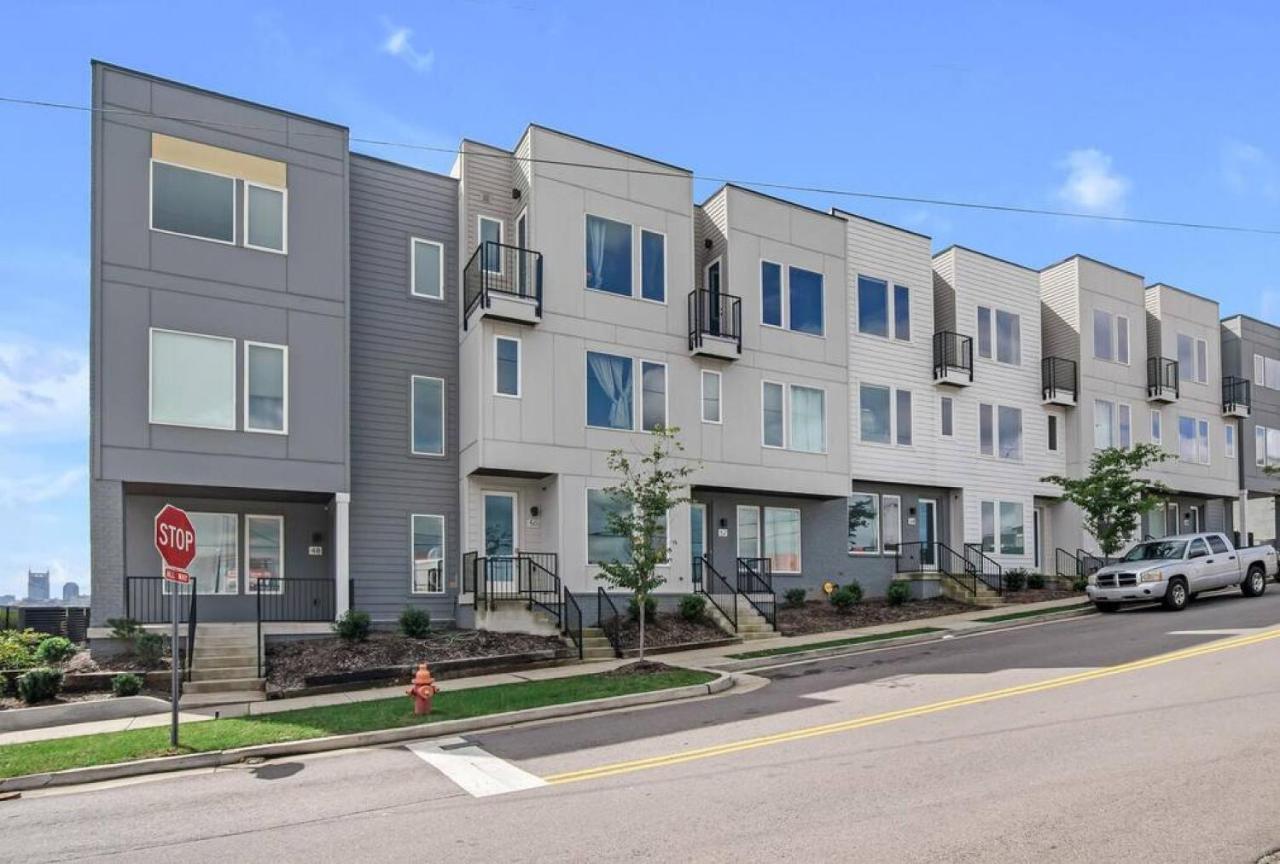 Big New And Modern With Skyline View Mural And Ping Pong Nashville Exterior foto