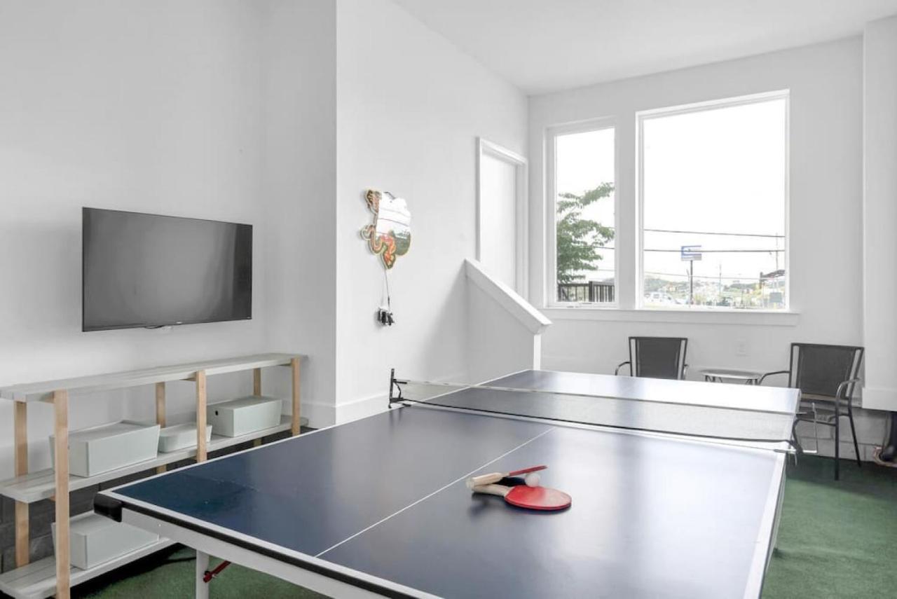 Big New And Modern With Skyline View Mural And Ping Pong Nashville Exterior foto