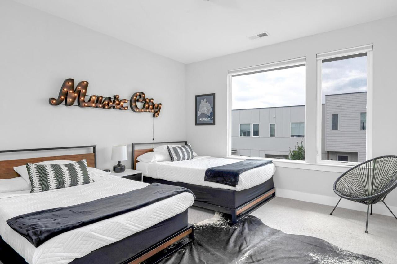 Big New And Modern With Skyline View Mural And Ping Pong Nashville Exterior foto